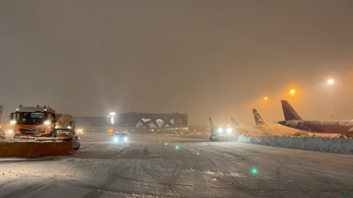 deszăpezire la aeroportul otopeni