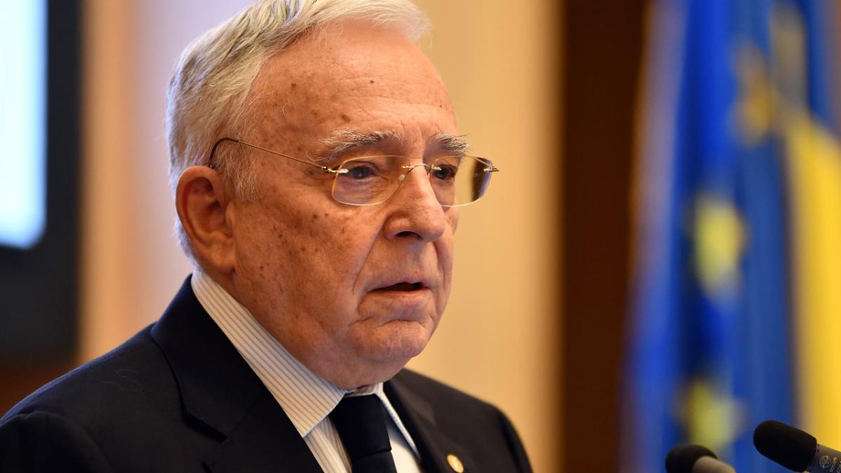 Mugur Isărescu, guvernatorul Bancii Nationale a Romaniei (BNR).