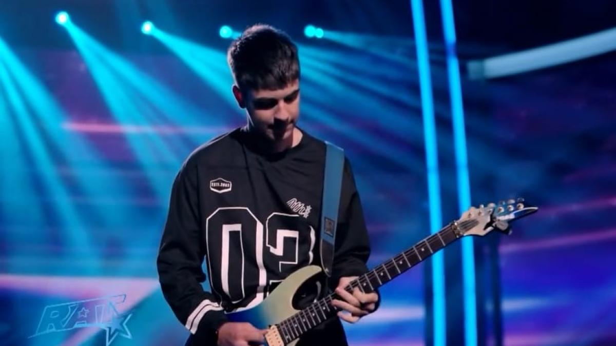 un iesean a lasat o cu cu gura cascata pe carmen tanase la romanii au talent cred ca stau in fata unui geniu video