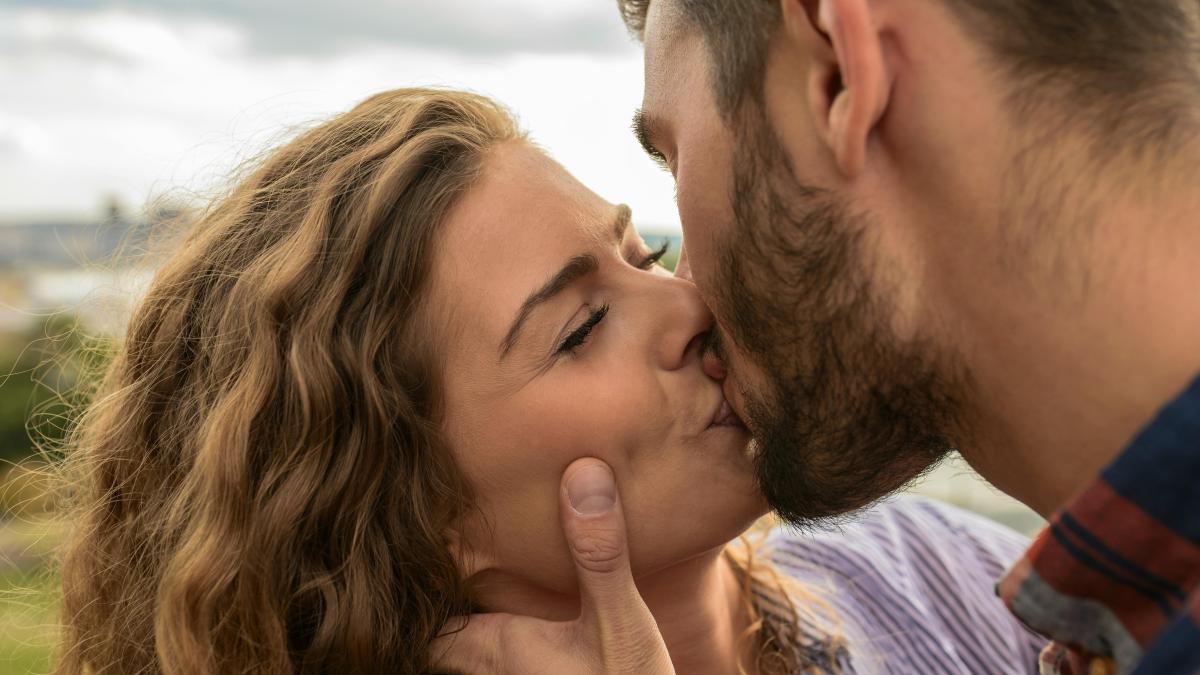 iubire / Fotografie de la Vera Arsic: https://www.pexels.com/ro-ro/fotografie/984944/