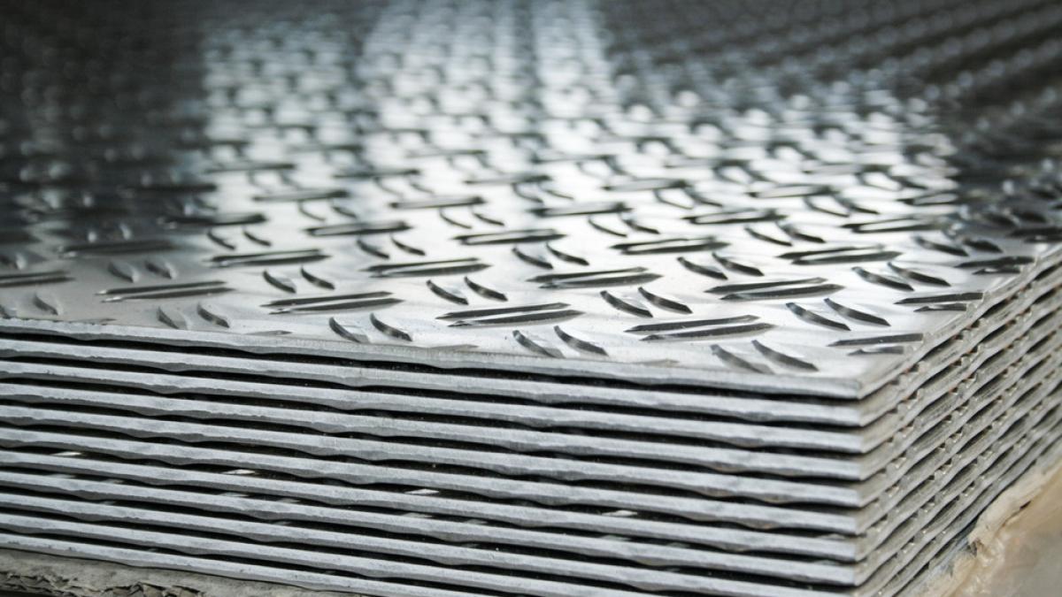 Cum alegi tabla plată potrivită pentru construcții rezistente și durabile – ghid practic de selecție 