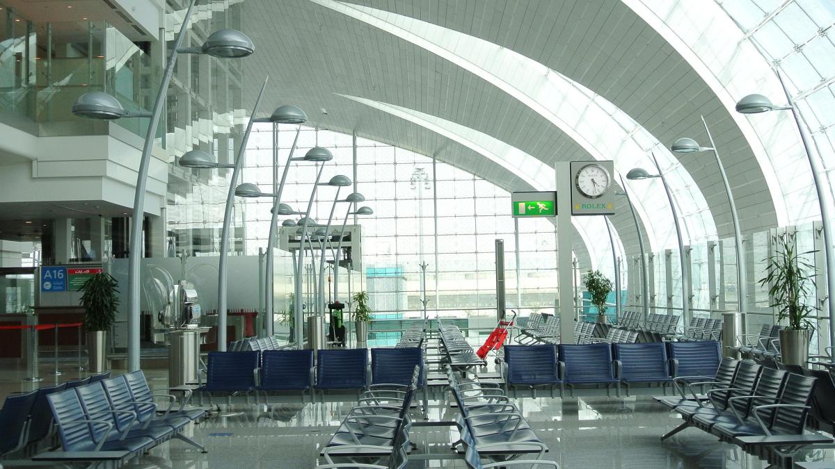 imagine cu aeroportul din Dubai