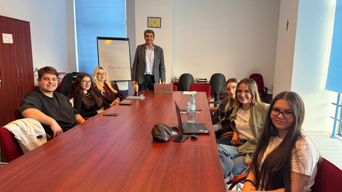 COMPAS: Studenții au descoperit importanța comunicării interpersonale