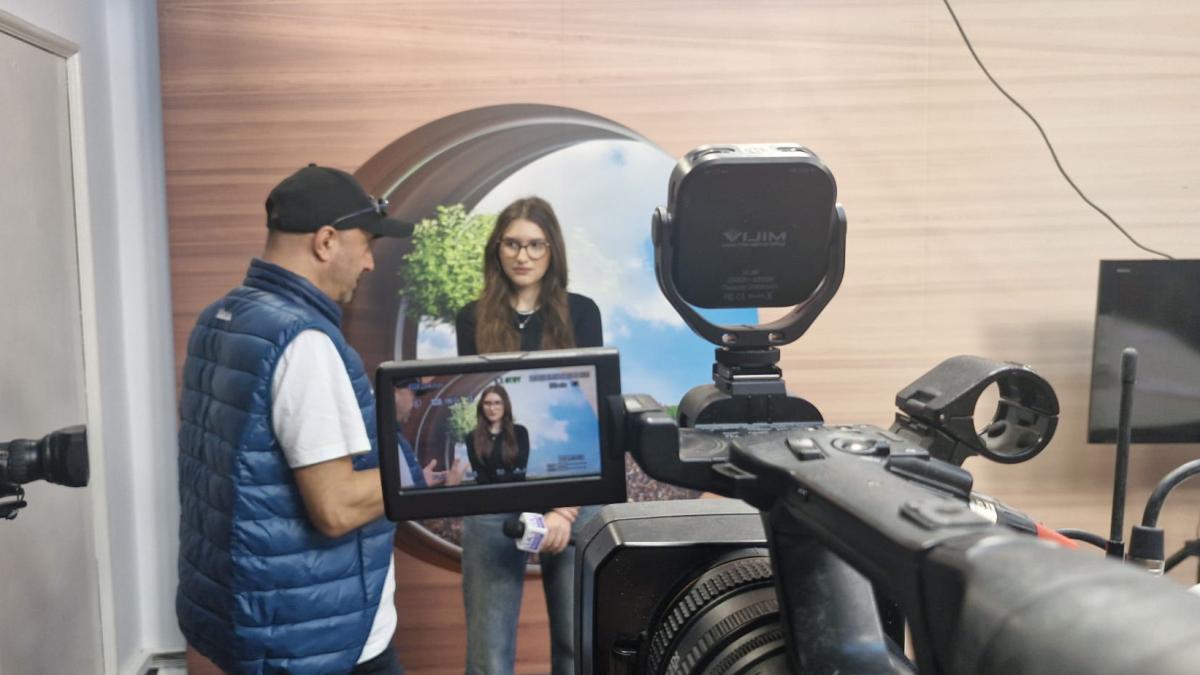 COMPAS: Studenții de la Universitatea Titu Maiorescu, experiență practică în studioul DCNews
