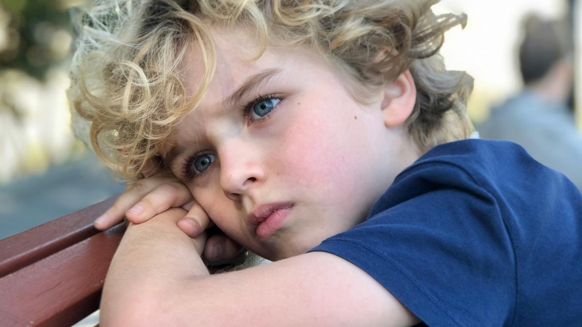 Copiii absorb stresul părinților. De ce apare fenomenul tot mai des