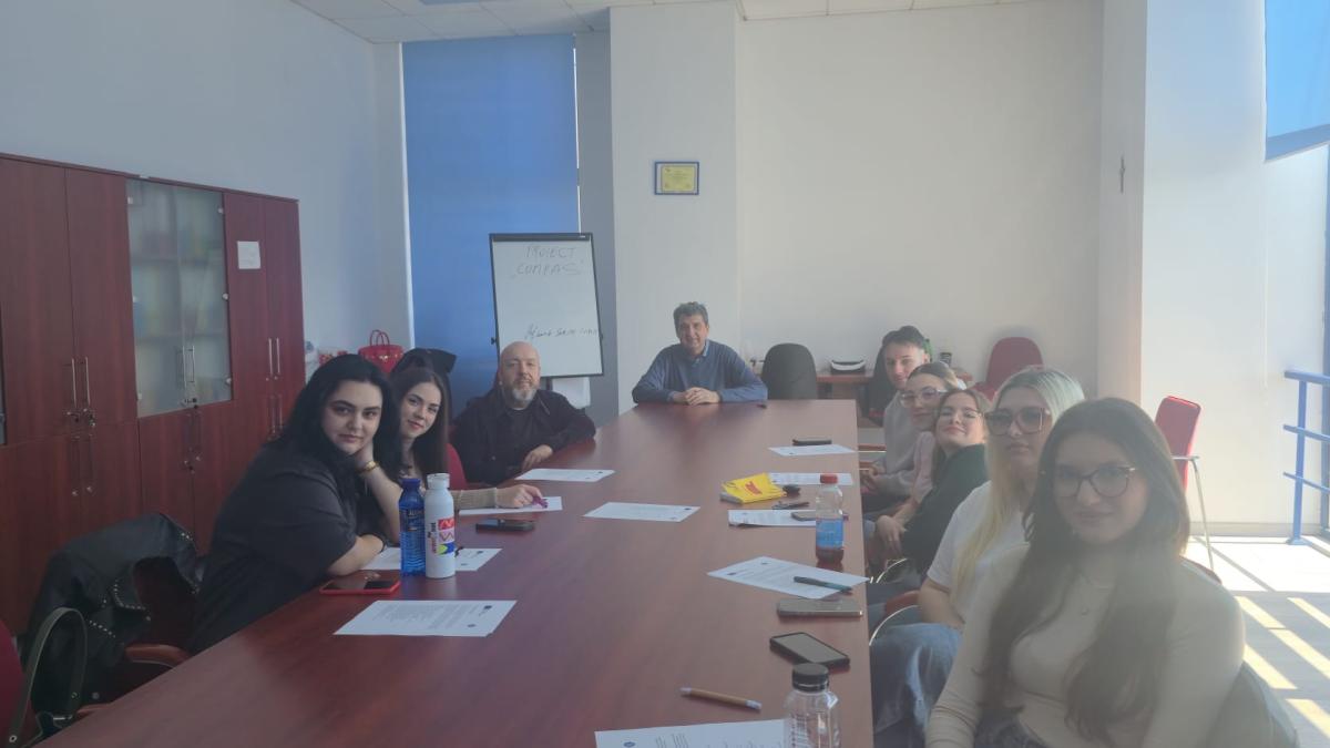 Studenții de la Universitatea Titu Maiorescu, sesiune de gândire critică cu Radu Leca și Sorin Ivan