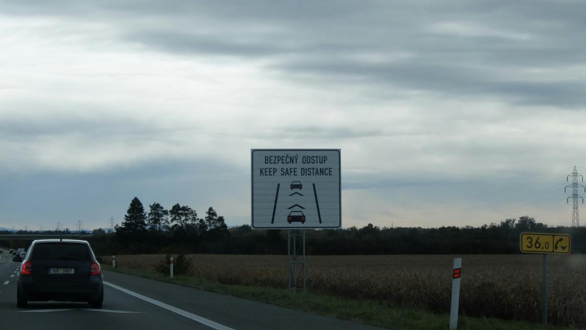 Regulile de condus din alte ţări, complet diferite de cele din România. Analiza lui Titi Aur