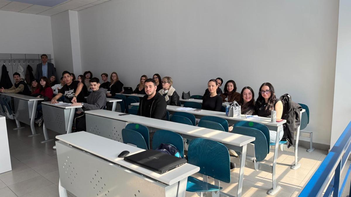 COMPAS: Exerciții de comunicare și valori personale cu studenții de la Universitatea Titu Maiorescu