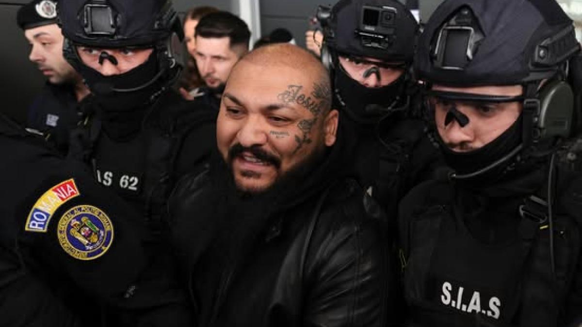 Dani Mocanu și fratele său au fost aduși în țară. Sunt escortați direct la închisoare