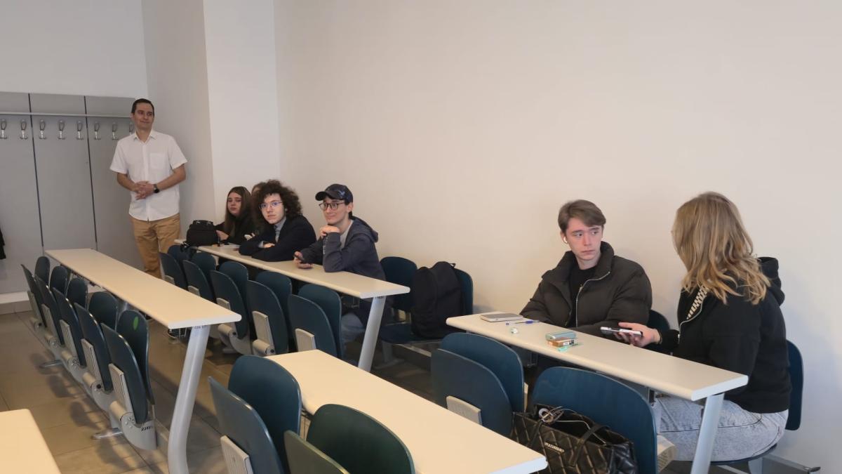 COMPAS: Cum citești oamenii și cum transmiți un mesaj puternic