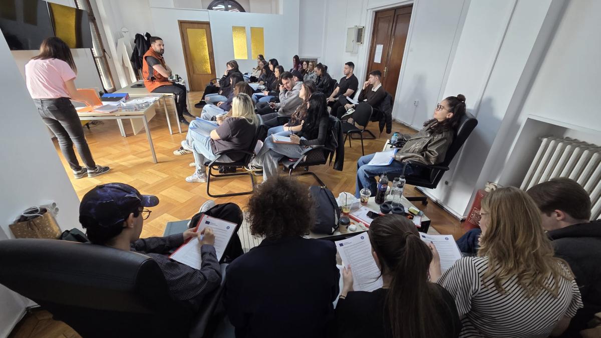 COMPAS: Întâlnire inspirațională la DC News, alături de invitatul Tudor Tim Ionescu. Studenții de la Titu Maiorescu descoperă antreprenoriatul