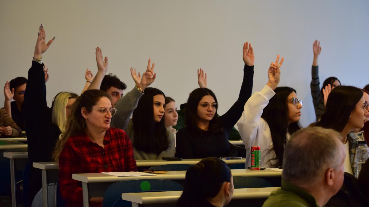 Eveniment informativ COMPAS la Universitatea Titu Maiorescu: primul pas spre încredere, comunicare și succes profesional