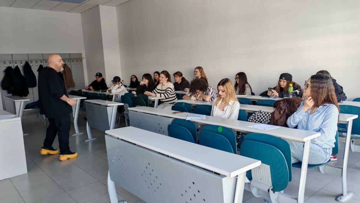 Cine ești și cum comunici: Exerciții practice pentru studenții Titu Maiorescu