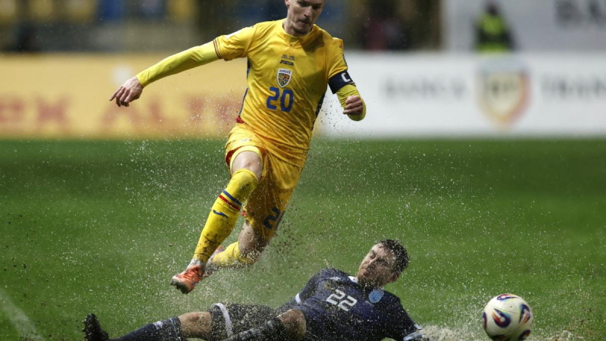 jucator de fotbal international roman dennis man psv