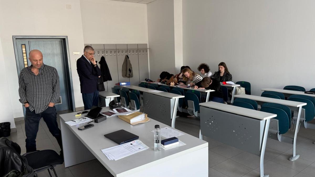 Fake news vs. Adevăr. Cum au verificat studenții de la Titu Maiorescu informațiile ca în redacție