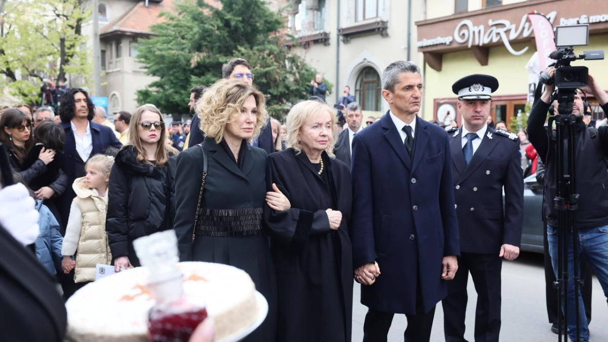 Mircea Lucescu, condus pe ultimul drum. Mesaj emoționant al lui Răzvan Lucescu la înmormântare -Agerpres