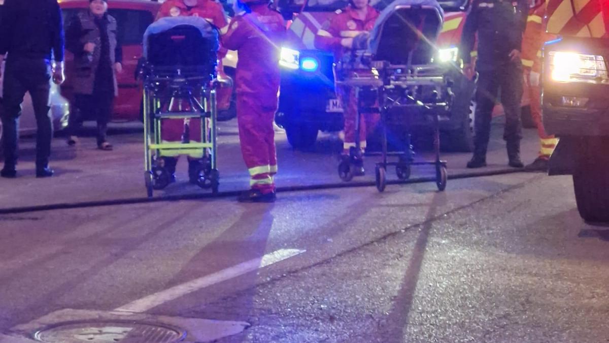 arde un bloc in constanta a fost activat planul rosu de interventie mai multe persoane ar fi fost surprinse in interior