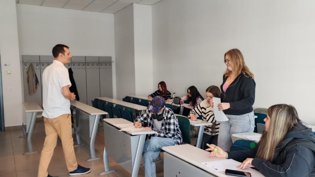 Cum îți înțelegi emoțiile și vorbești fără „ăăă”: studenții Titu Maiorescu, exerciții practice de comunicare și autocunoaștere