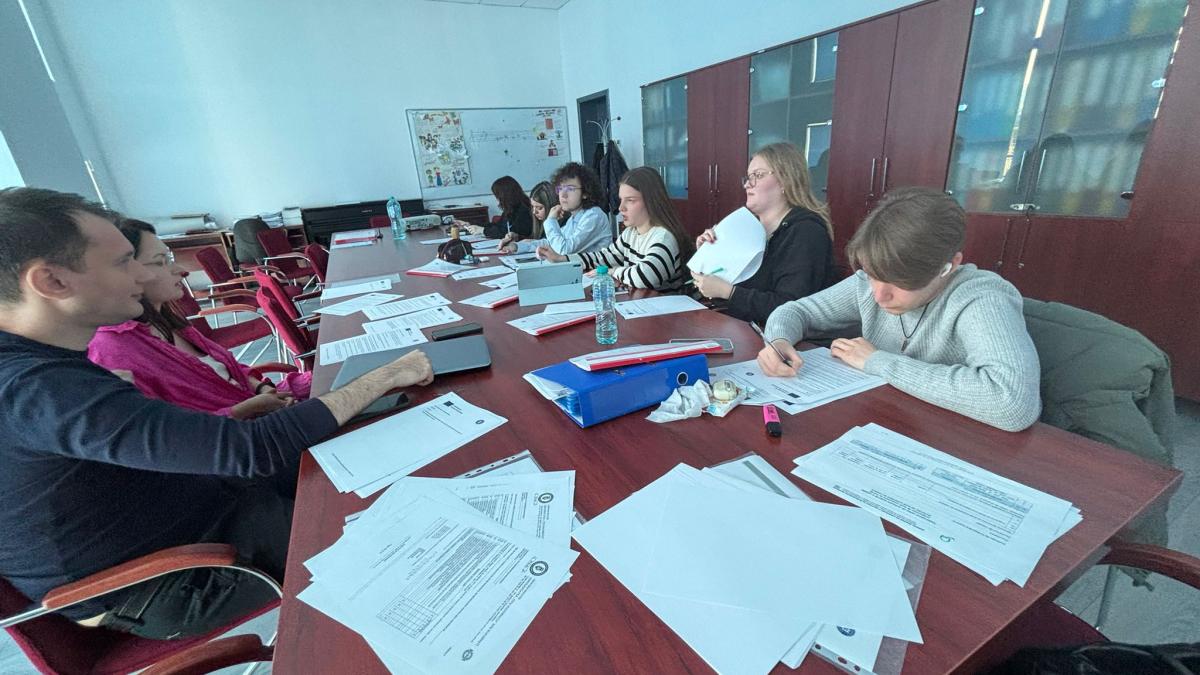 Fake news, AI și adevărul din spatele informației: studenții Titu Maiorescu învață cum să depisteze manipularea