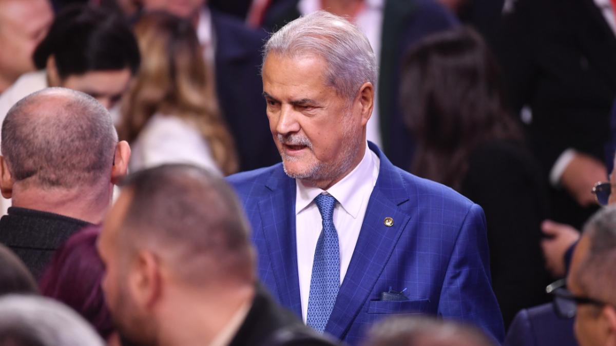 imagine cu adrian nastase 