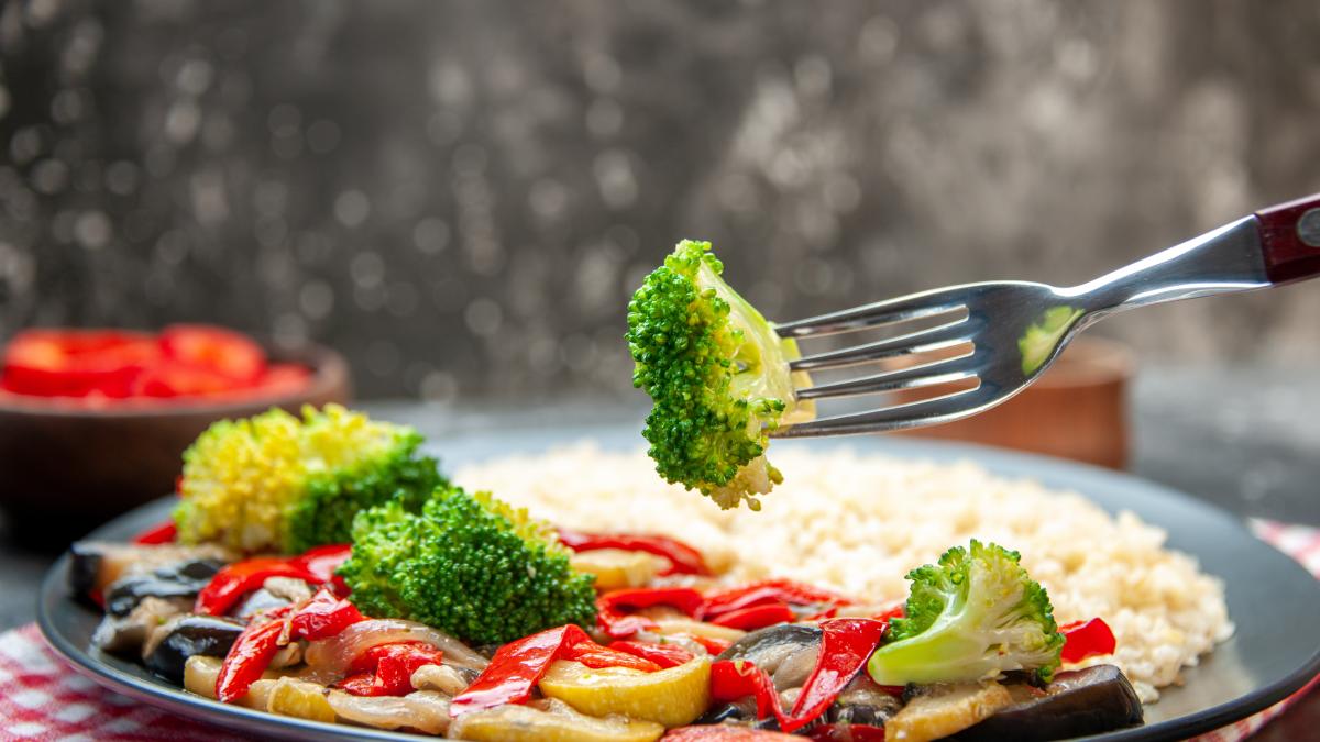 mancare-farfurie-broccoli_73800400