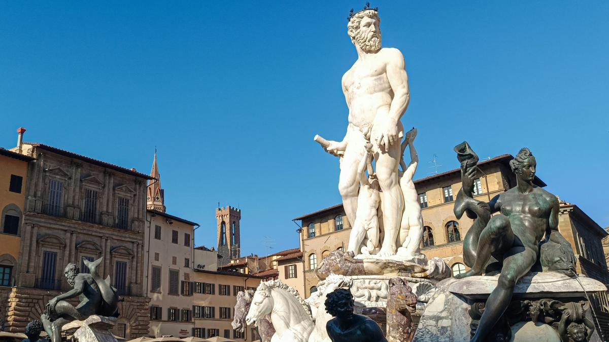 O turistă a provocat daune de mii de euro fântânii lui Neptun din Florența pentru o „superstiție” premaritală