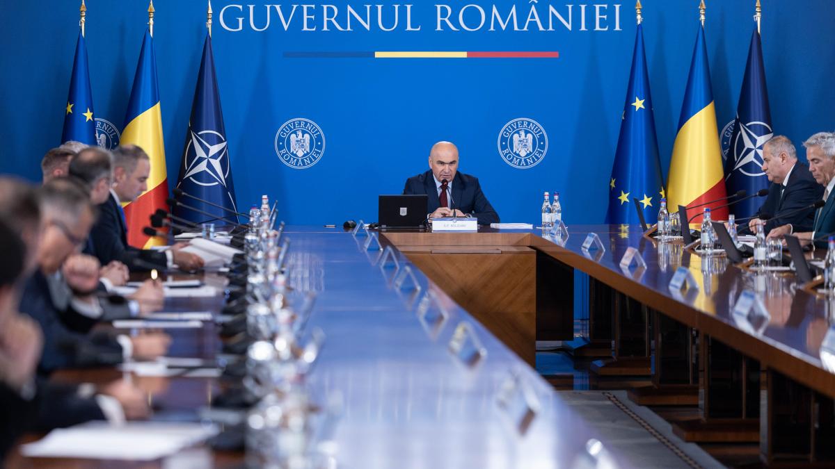 imagine cu membrii guvernului romaniei
