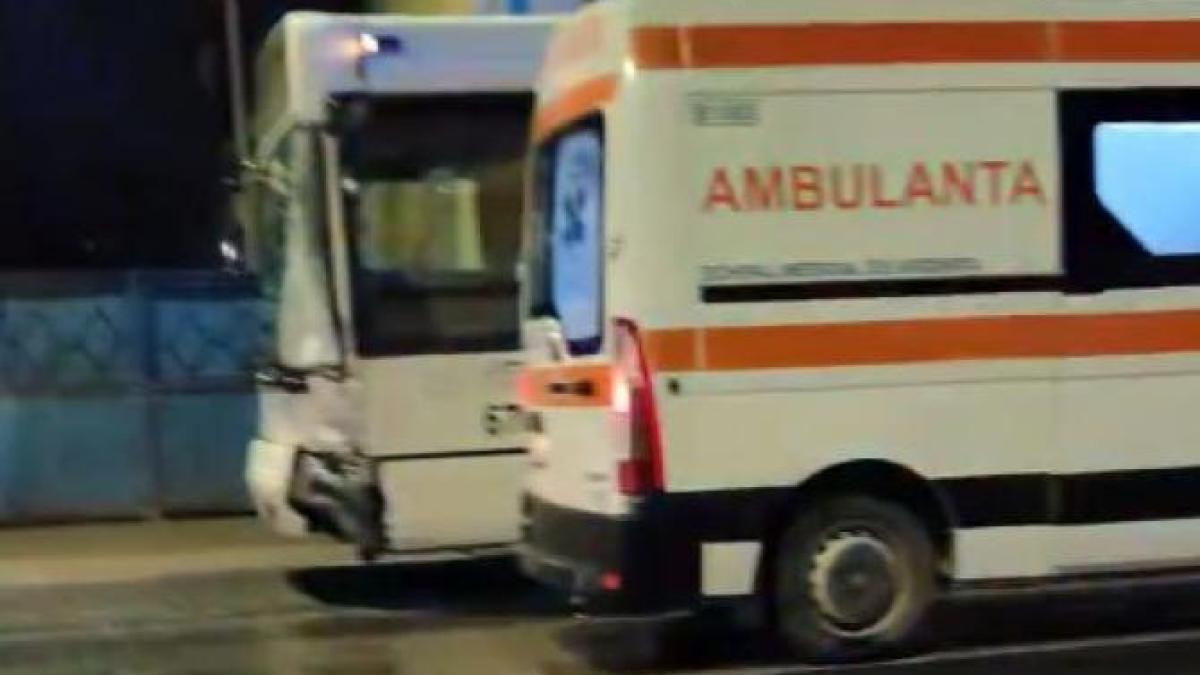 un-autobuz-si-doua-autoturisme--accident-in-cluj--trei-adulti-si-un-minor--spitalizati-2_08877200
