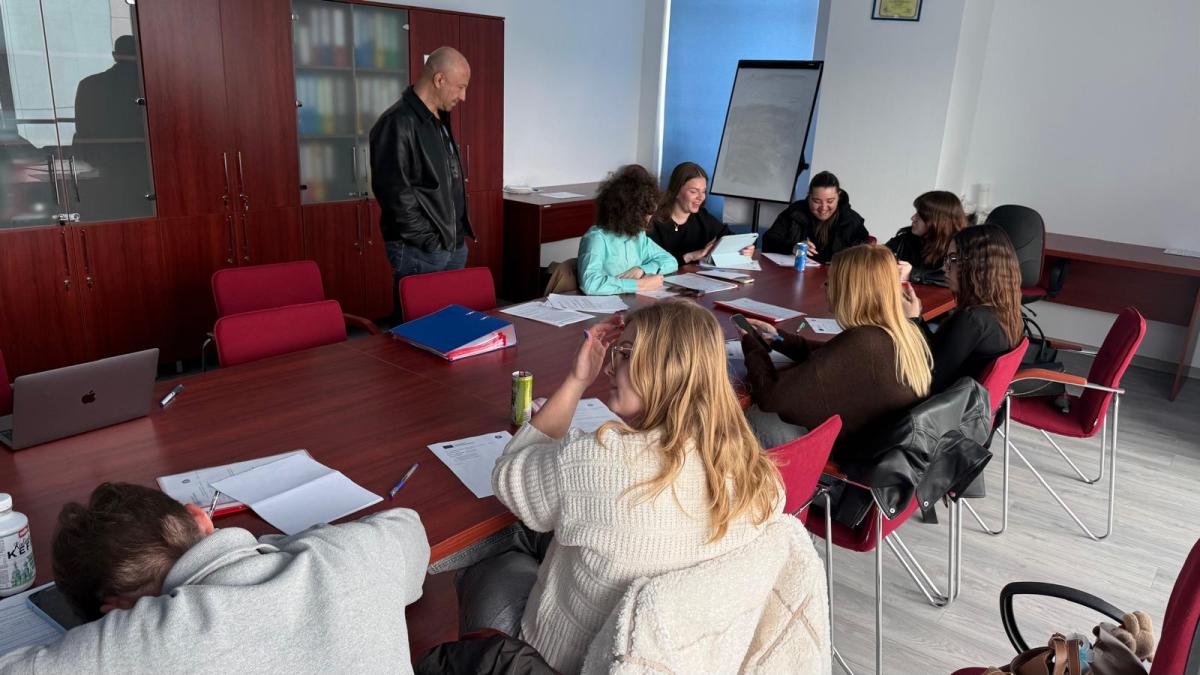 Studenții de la Universitatea Titu Maiorescu, în rol de profesioniști: exercițiu practic coordonat de Adrian Ioniță