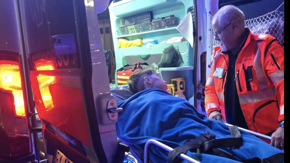 povestea cutremuratoare din spatele unui accident incheiat cu clasicul a fost dusa la spital pentru ingrijiri medicale natalis a fost zdrobita de masina 55 de minute a stat tatal ei langa ea cat a durat descarcerarea