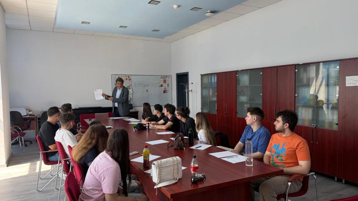 Cum construim relații mai bune prin comunicare? Lecția oferită studenților de Sorin Ivan