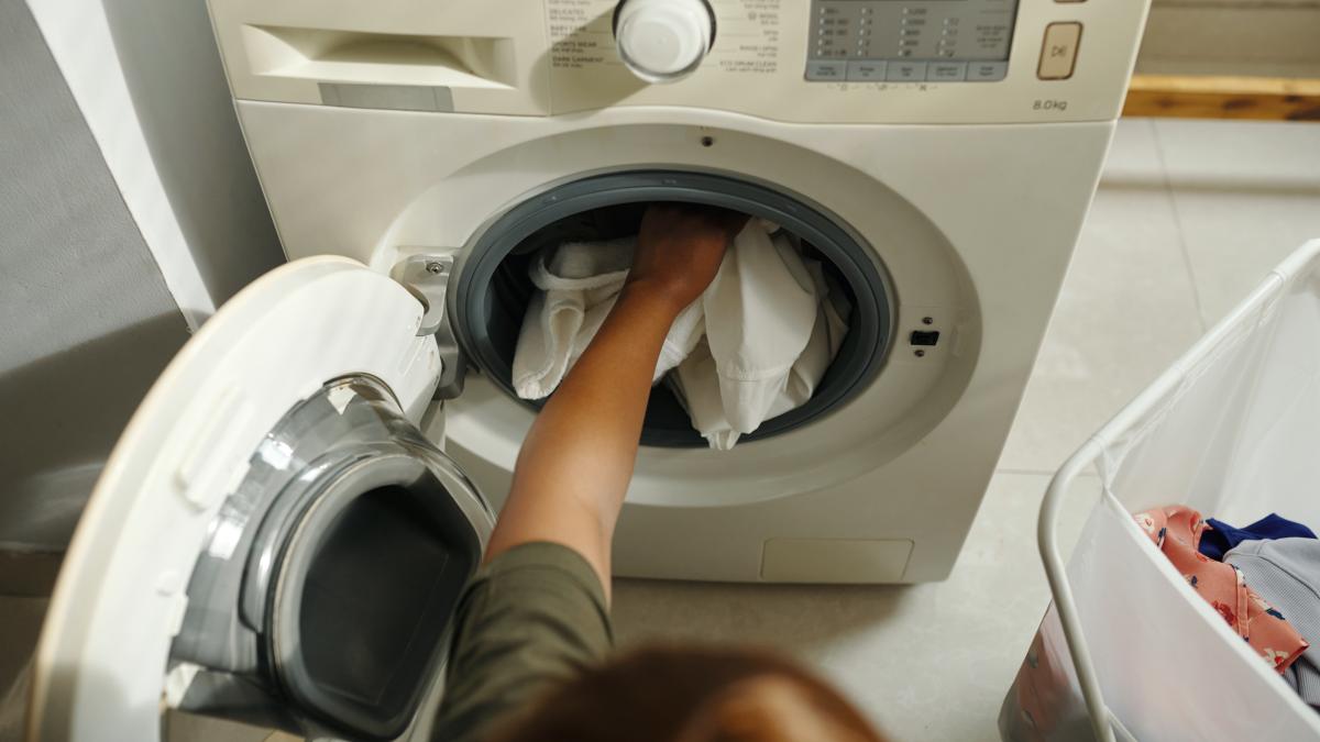 13 lucruri pe care nu ar trebui să le speli niciodată la mașina de spălat, ca să nu se strice
