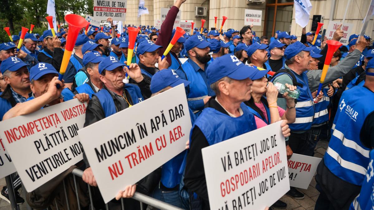 Protest organizat de Sindicatul Muresul din Apele Romane (SMAR) la Ministerul Mediului, Apelor si Padurilor.