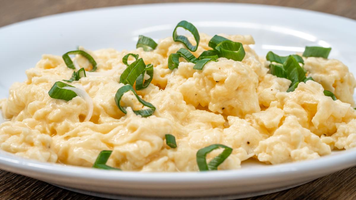 Omletă cremoasă Acest ingredient îi schimbă textura!