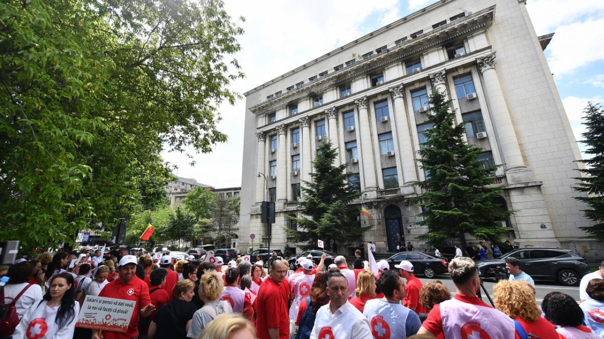 protest sanitas legea salarizarii