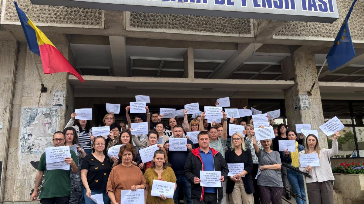 imagine cu protestul spontan al casei de pensii iasi