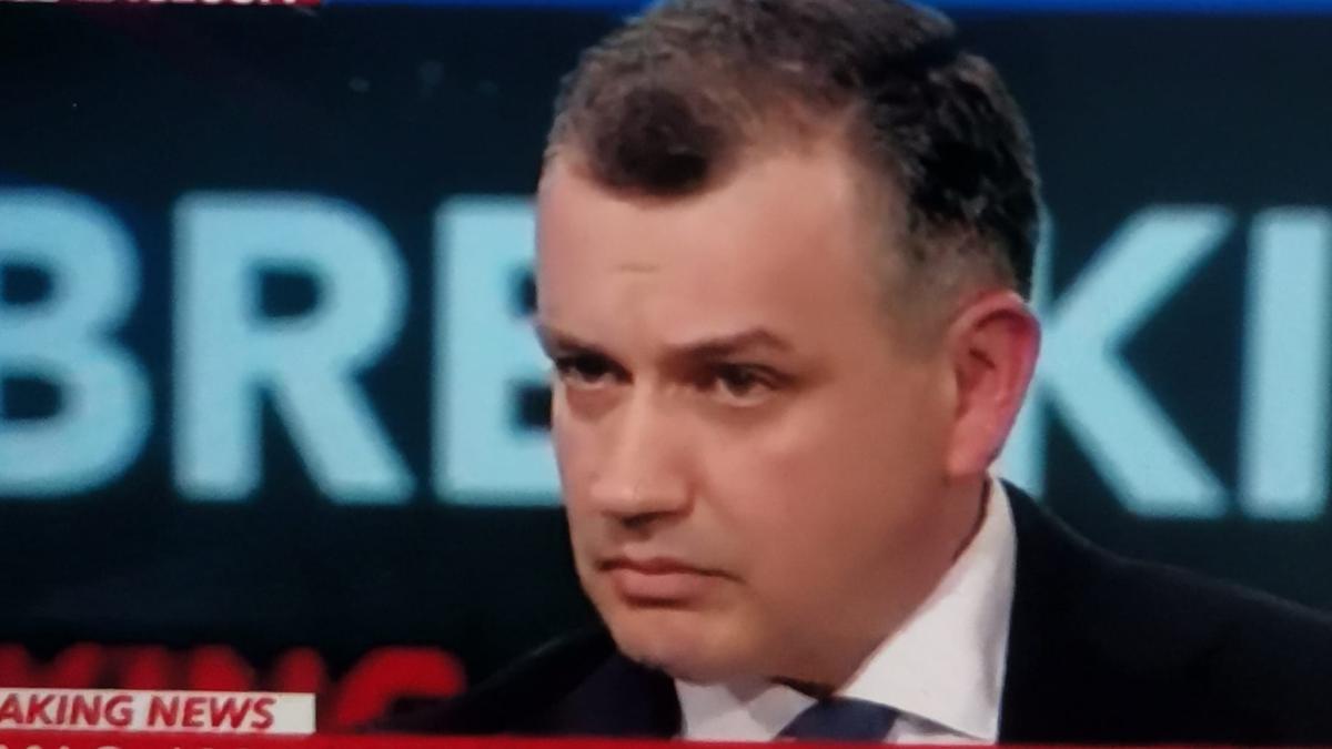 imagine cu eugen tomac in lacrimi la tv