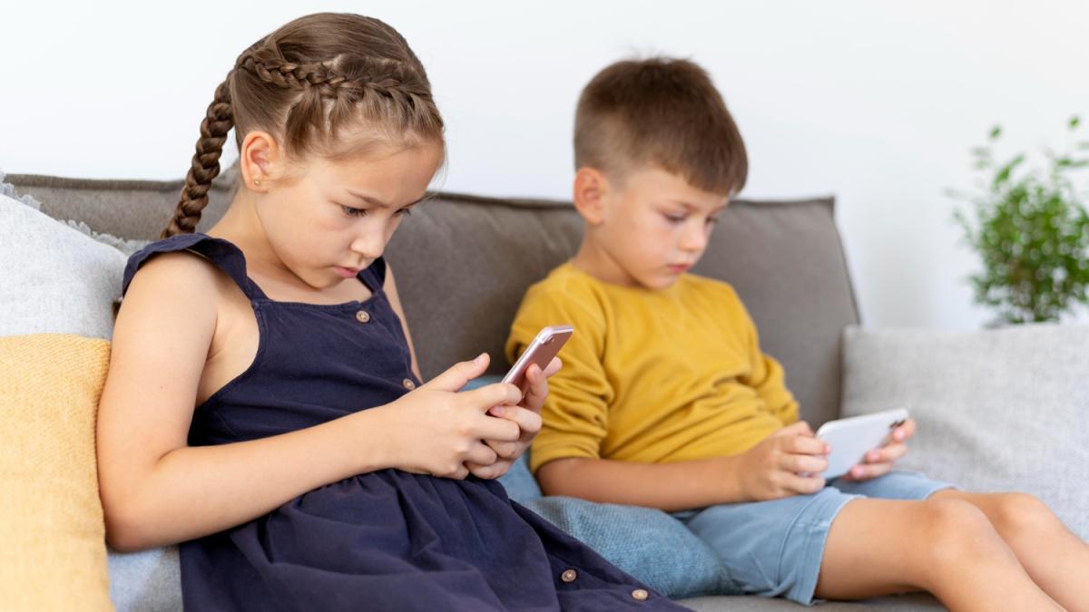 copiii sub 13 ani nu ar trebui sa detina smartphone uri potrivit recomandarilor expertilor din suedia