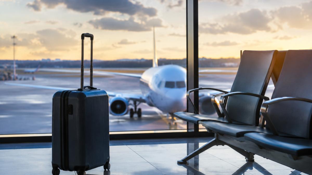 Vești bune pentru cei care zboară în Europa. Ce a decis UE despre întârzieri, bagaje și check-in - foto AI