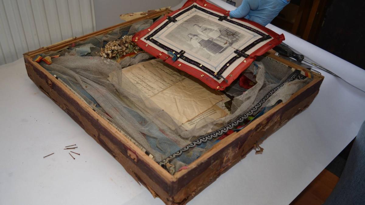 Descoperire în spatele unui tablou. Muzeul Judeţean Mureş Maros Megyei Múzeum