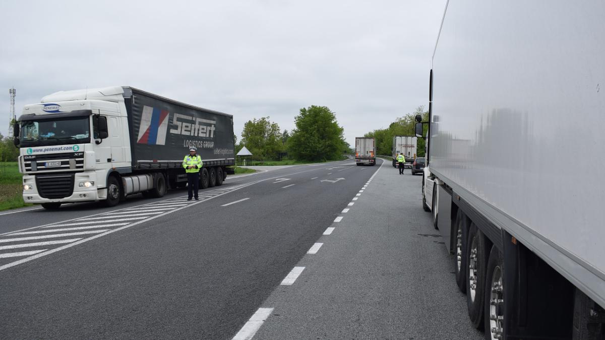 un mort si doi raniti dupa un accident grav intre doua tir uri pe dn6