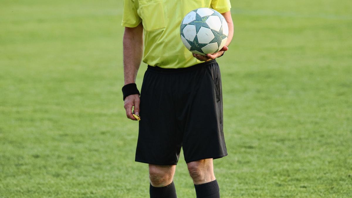 imagine cu un fotbalist