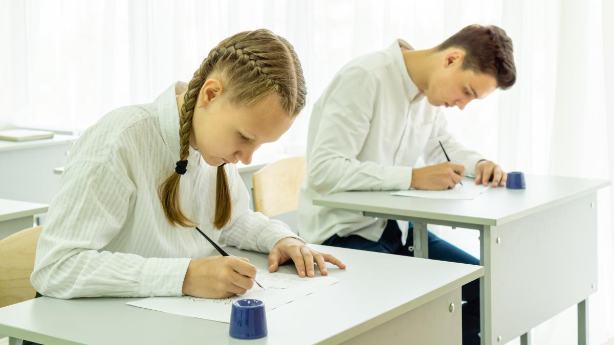 Evaluarea Națională 2026 începe cu proba la Limba și literatura română. Reguli pentru elevi și calendarul examenului
