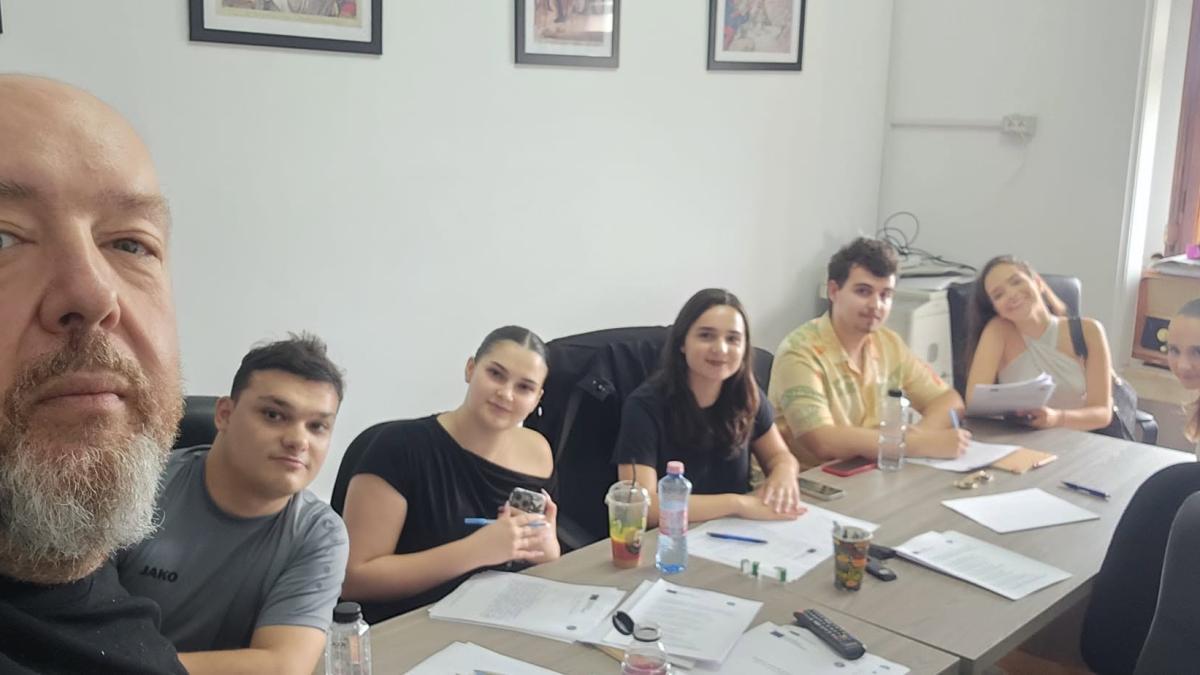 Facultate, familie, viață personală. Cum găsim echilibrul fără să ajungem la burnout?