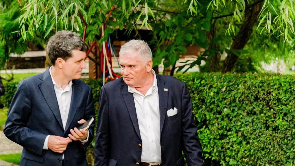 Președintele Nicușor Dan și Ambasadorul Adrian Zuckerman, la petrecerea organizată cu ocazia împlinirii a 250 de ani de la semnarea Declarației de Independență a SUA