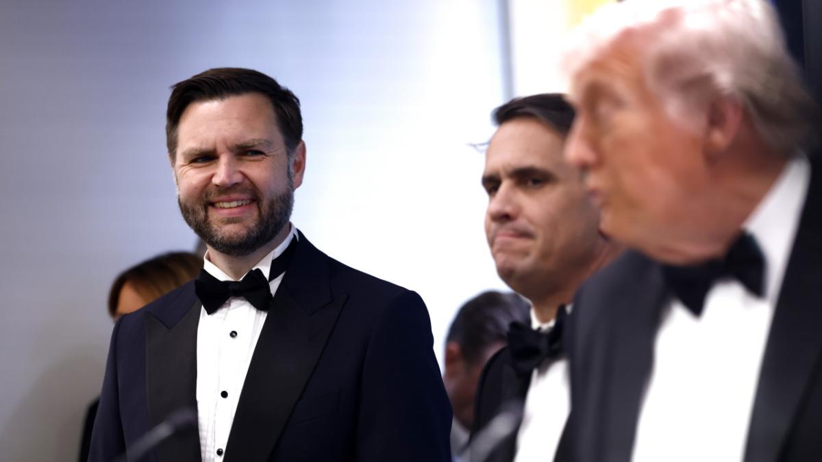 cariera lui jd vance si postura de urmasul lui trump se decide in aceste zile cum reluarea razboiului din iran l ar putea salva si nu ingropa definitiv