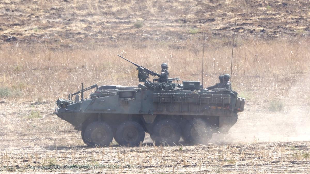 armata militar atac aparare tanc