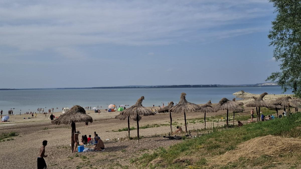 reportaj dc news marea nordului coltul de paradis din romania cu apa limpede nisip fin si preturi mici o atmosfera care aminteste de litoralul de altadata video