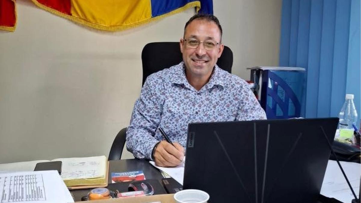 Un primar PSD s-a dat singur în judecată pentru un salariu mai mare. Cum a explicat decizia