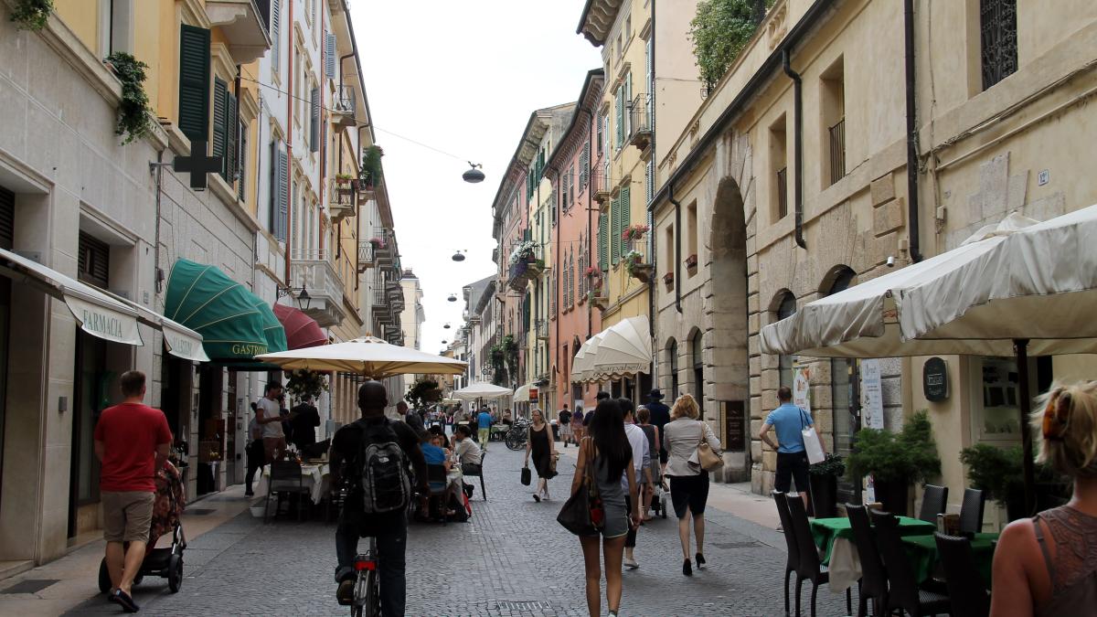 people-walking-street-city
